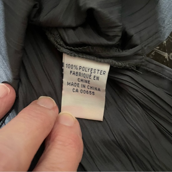 Encore Gray Crinkled Blouse Button Up - has a sheen to the fabric - Size 14 NWT - Picture 8 of 8